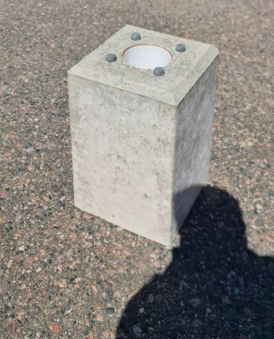 Betongfundament for flenset motstolpe Betongfundament for flenset motstolpe