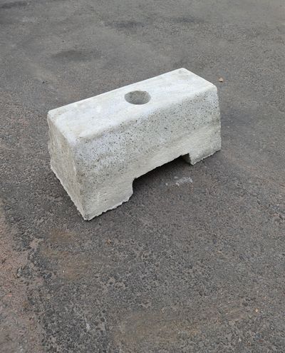 Minigrisunge av betong 80 kg (grå)